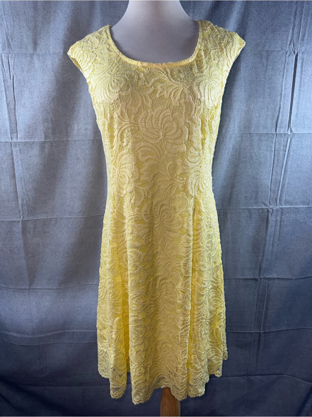3114-Ronni Nicole Yellow Lace Cap Sleeve Midi Dress